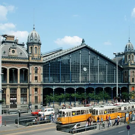 Little Americas North West Appartamento Budapest