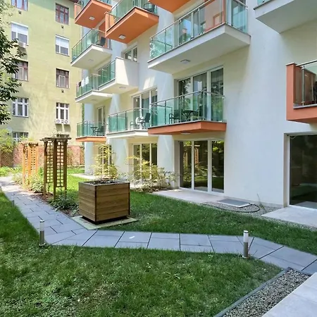 Little Americas North West Appartamento Budapest