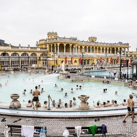 Little Americas North West Appartamento Budapest